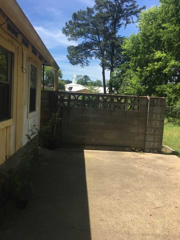 105 E Lynnwood Ln - Photo 7 of 8