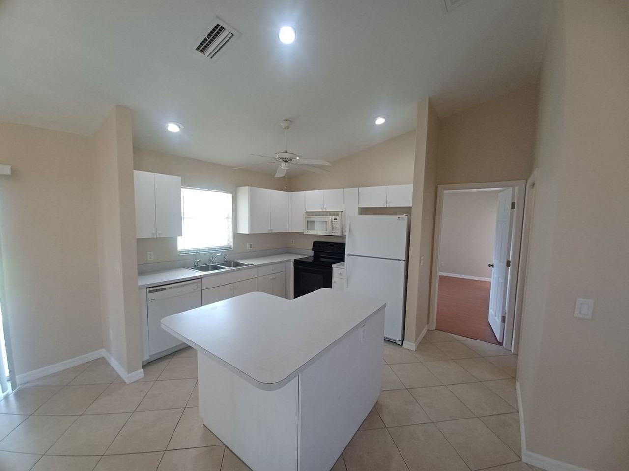 17 Ne 16th Pl - Photo 2 of 15