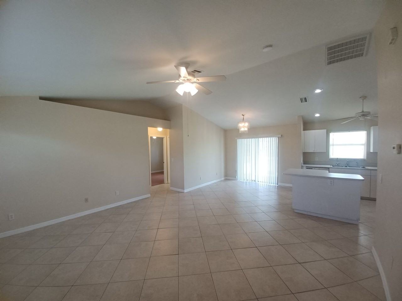 17 Ne 16th Pl - Photo 3 of 15