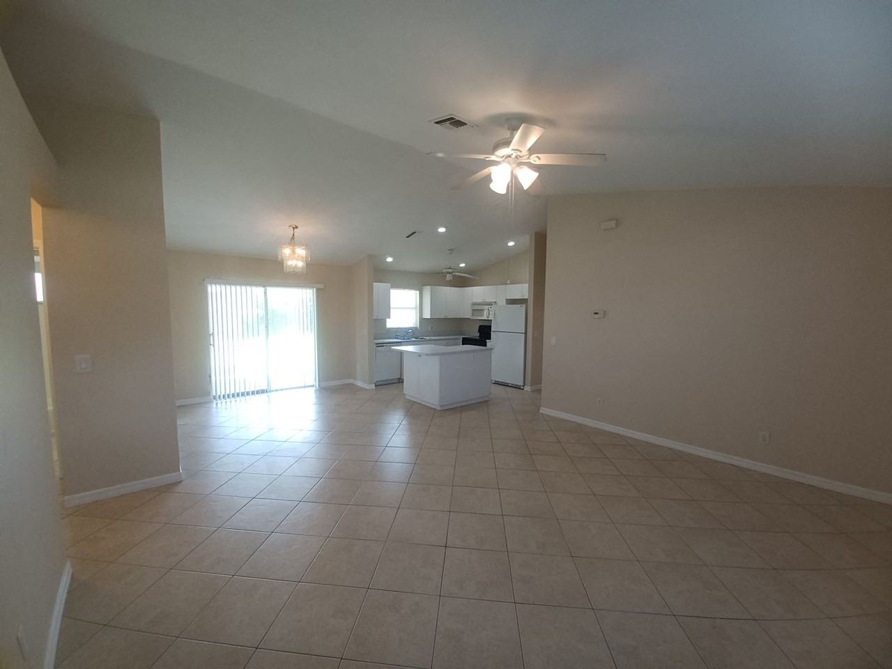 17 Ne 16th Pl - Photo 4 of 15