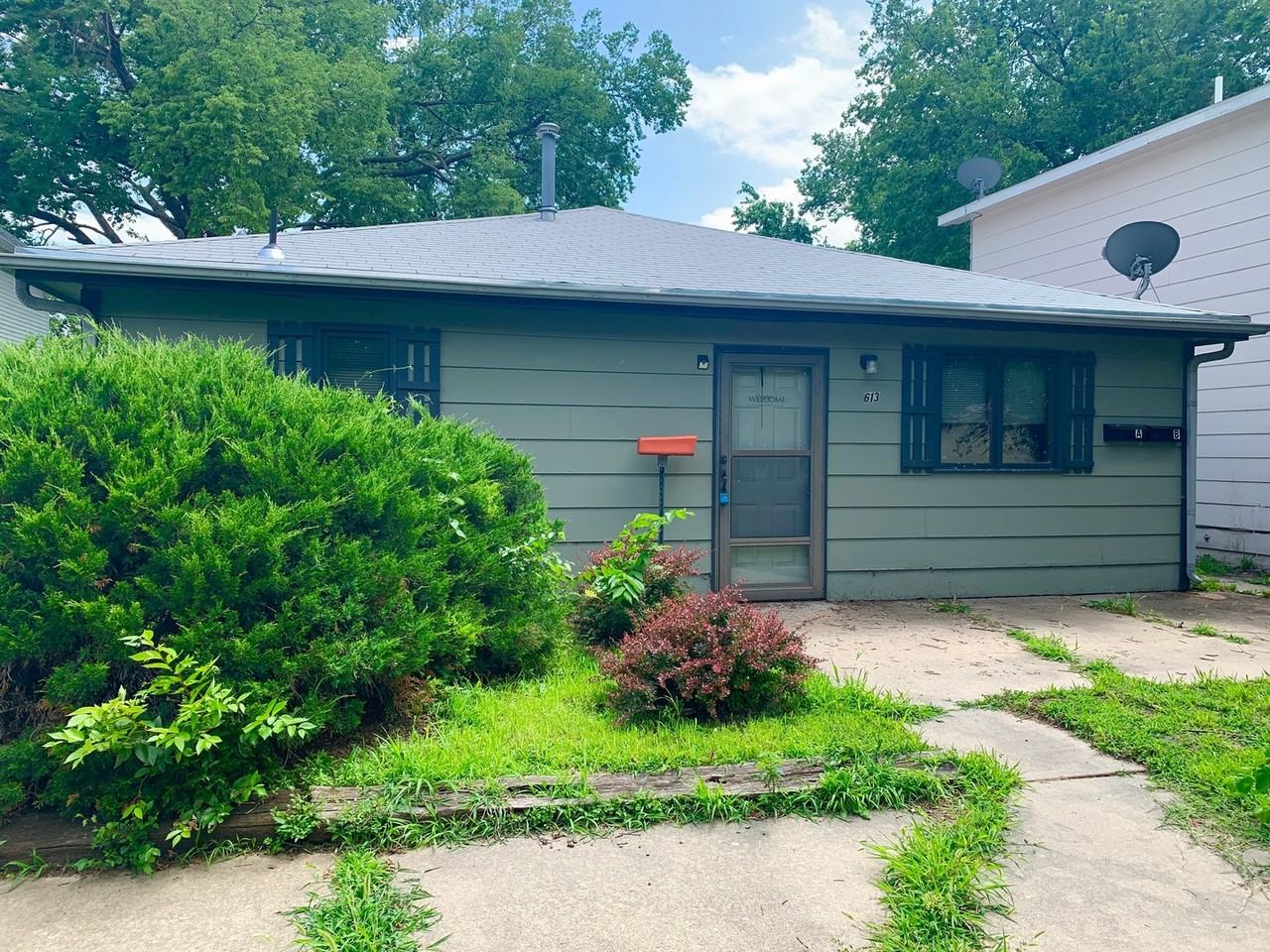 613 W 12th St Apt A #Apt A