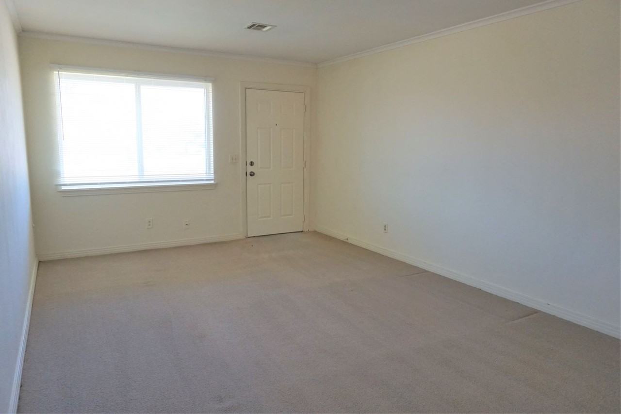 2216 N Quapah Ave - Photo 3 of 24