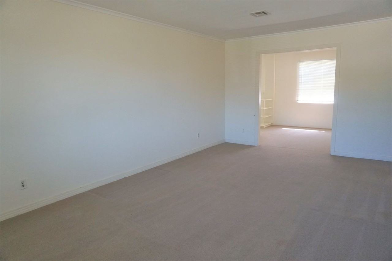 2216 N Quapah Ave - Photo 2 of 24