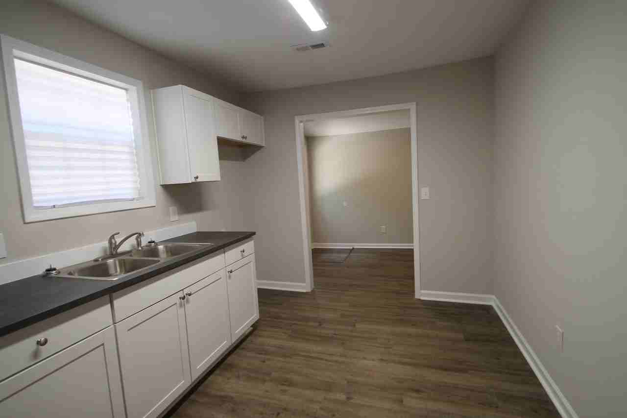 741 Green St - Photo 3 of 13
