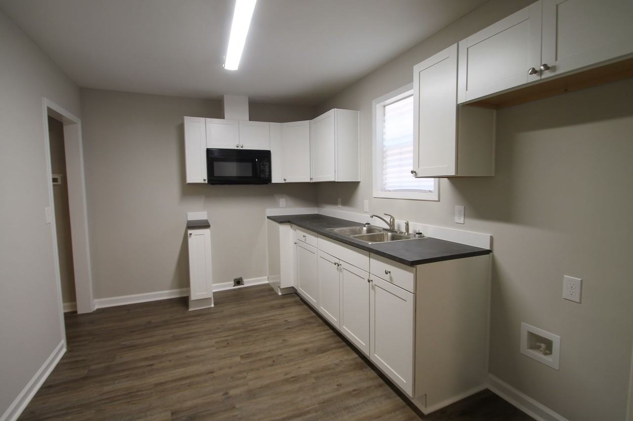 741 Green St - Photo 4 of 13