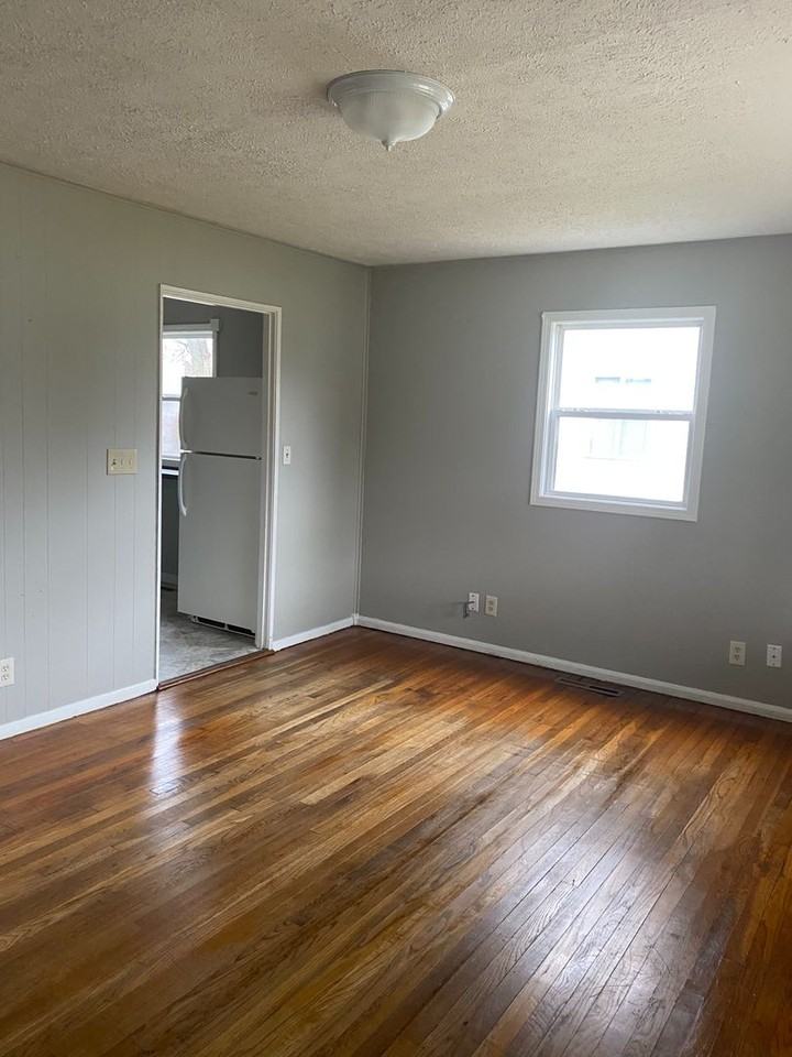 2922 Underwood St - Photo 3 of 9