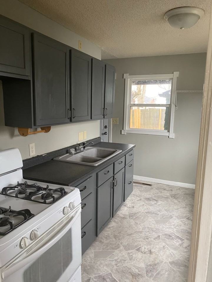 2922 Underwood St - Photo 5 of 9