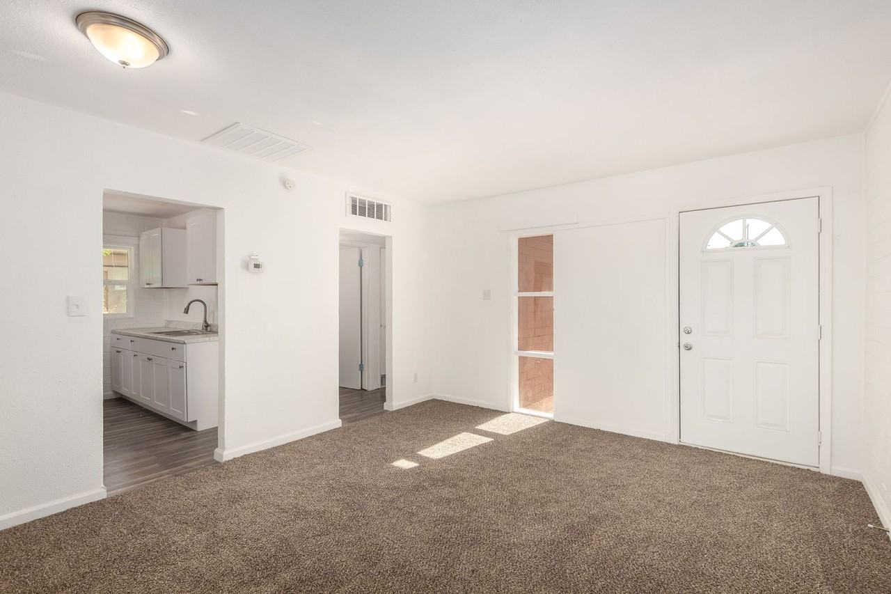 3043 E Proctor Vis - Photo 3 of 16