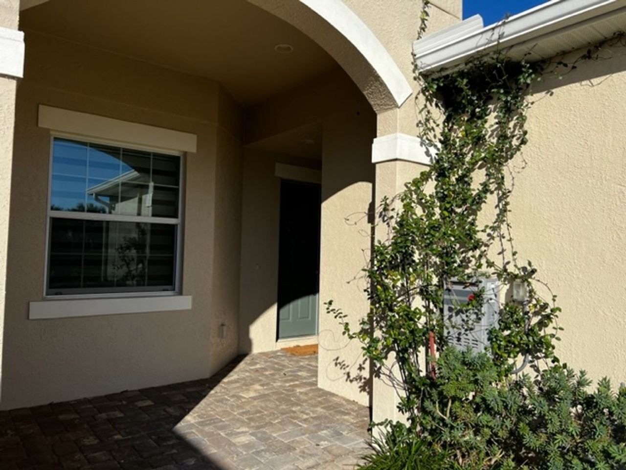 7563 Loren Cove Dr - Photo 2 of 30