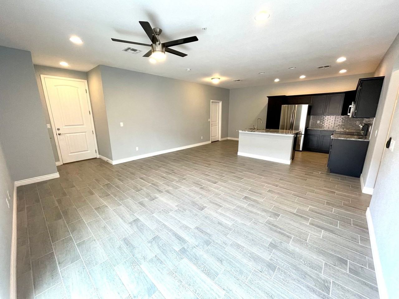 755 Vista Grande Dr - Photo 4 of 31