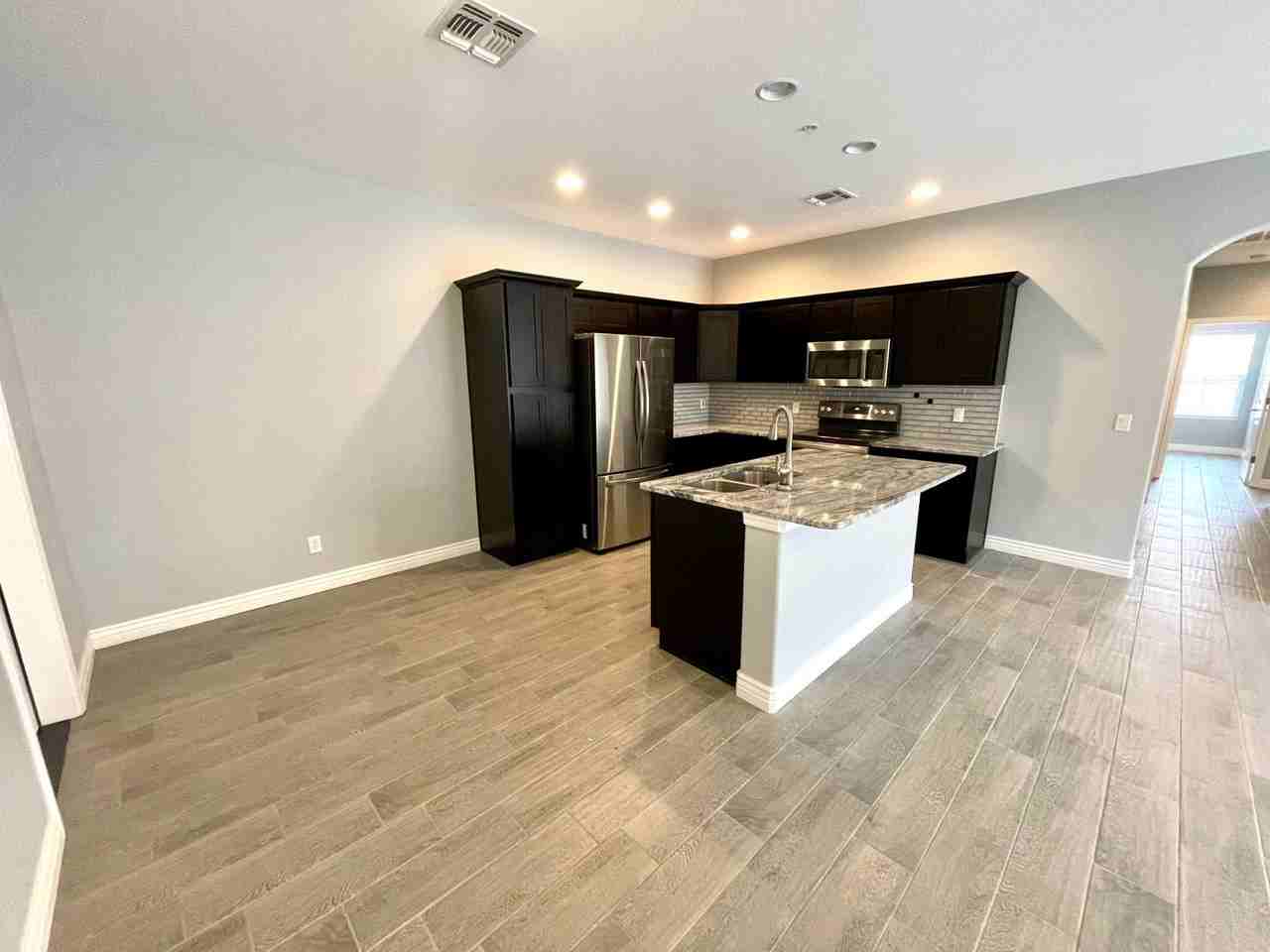 755 Vista Grande Dr - Photo 7 of 31