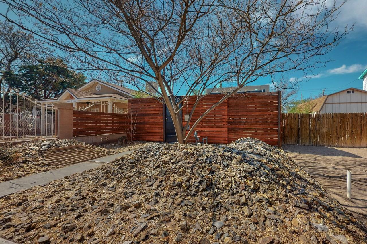 1104 Iron Ave Sw - Photo 2 of 43