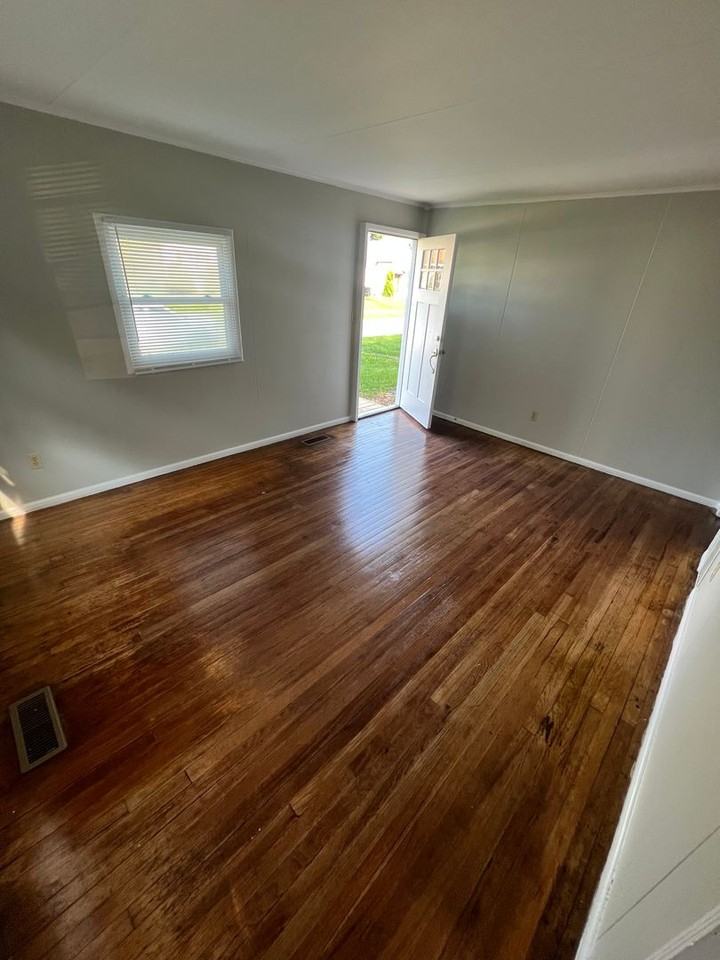 115 S 28th St - Photo 3 of 9