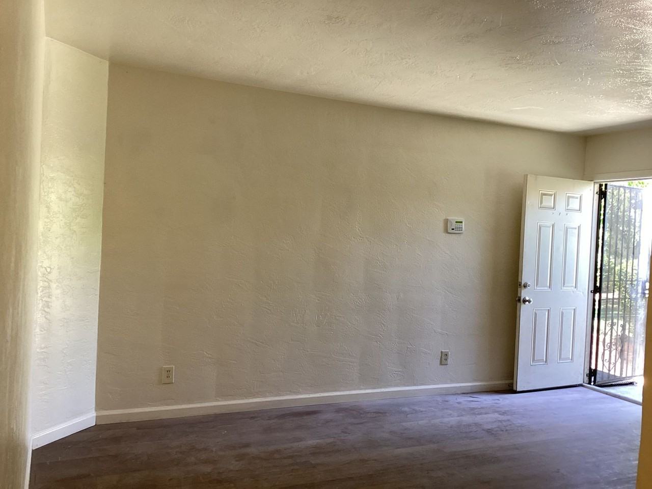 3456 East Clinton Avenue - Photo 7 of 24