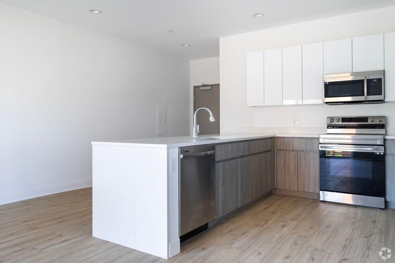 Cardinal Square - Building D2 - Photo 2 of 50