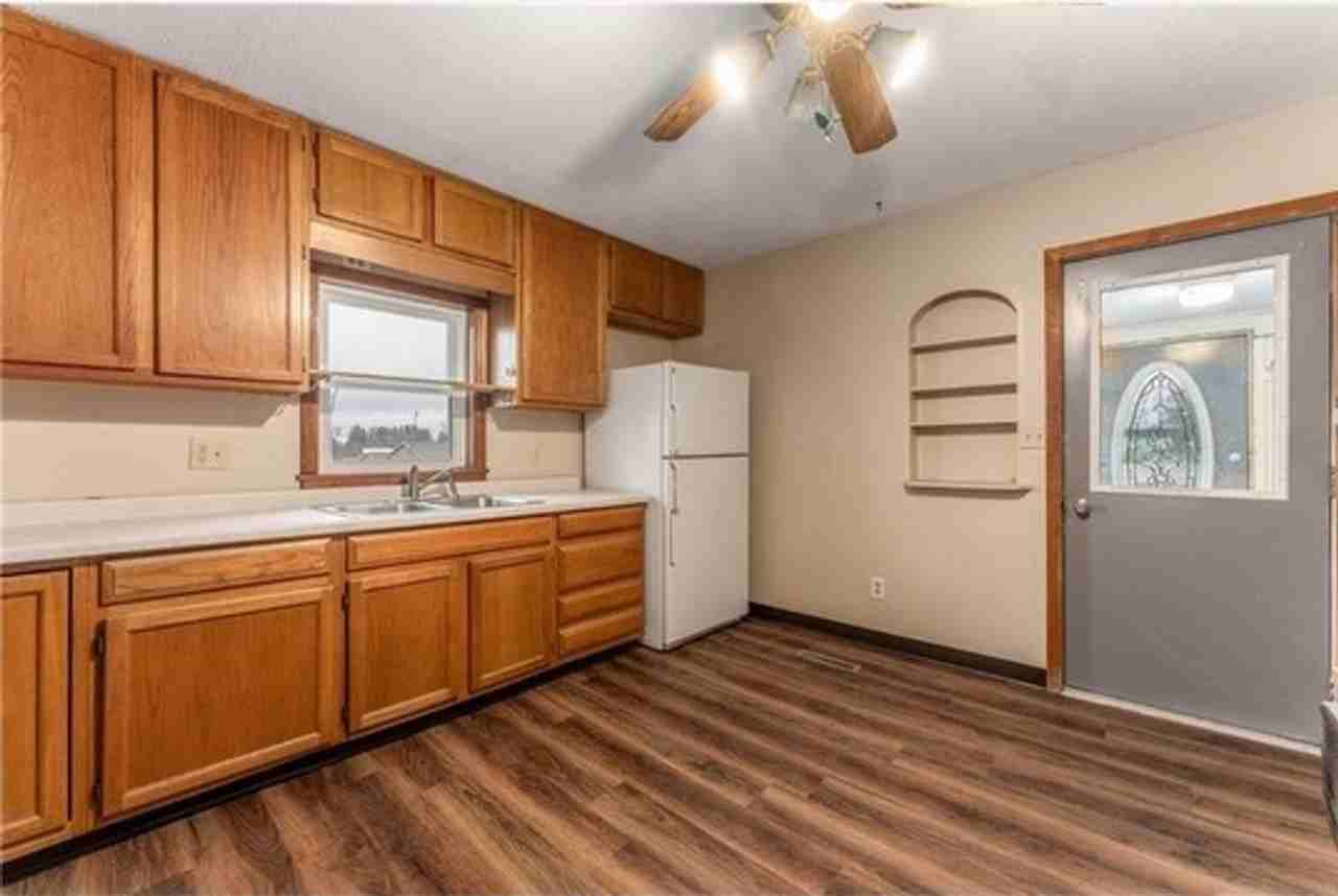 129 N Boyd St - Photo 2 of 21