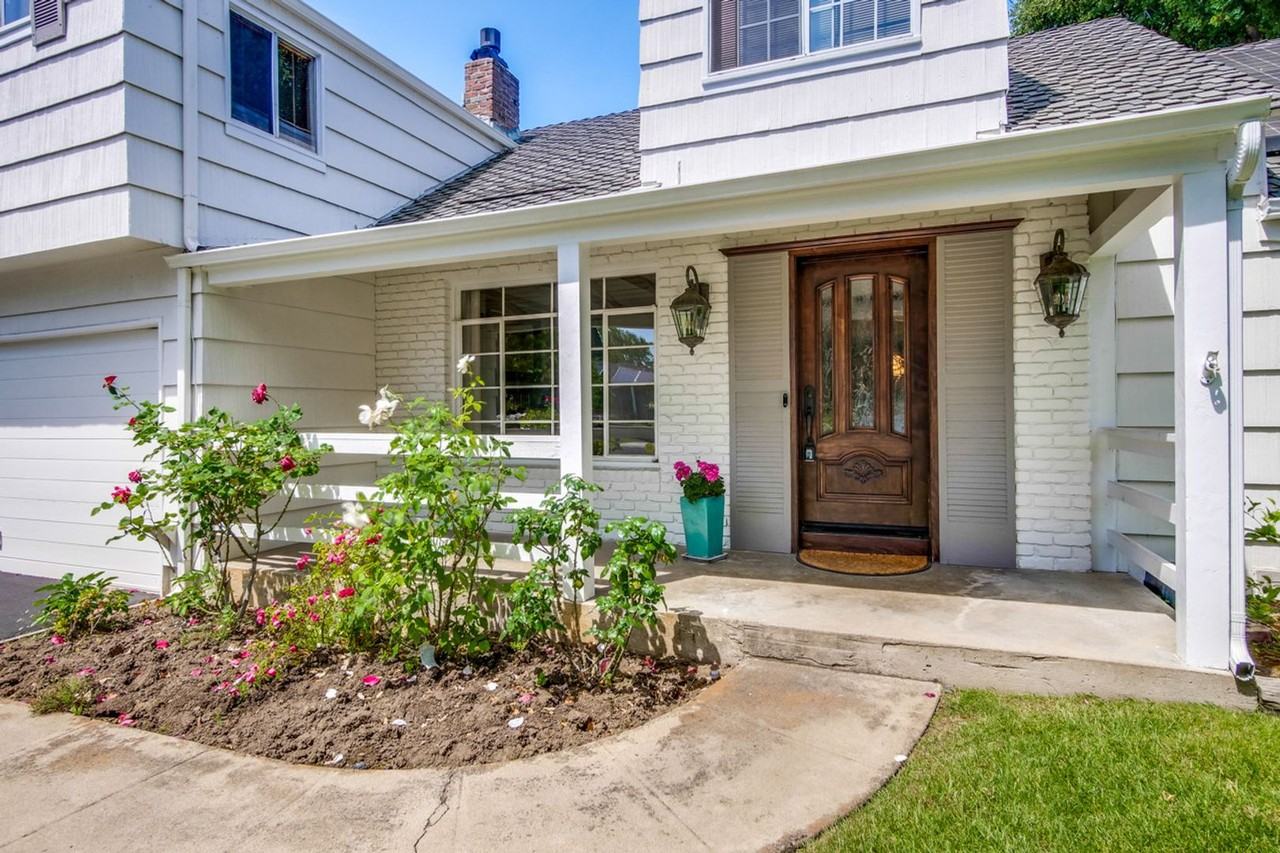 1704 Austin Ave - Photo 2 of 36