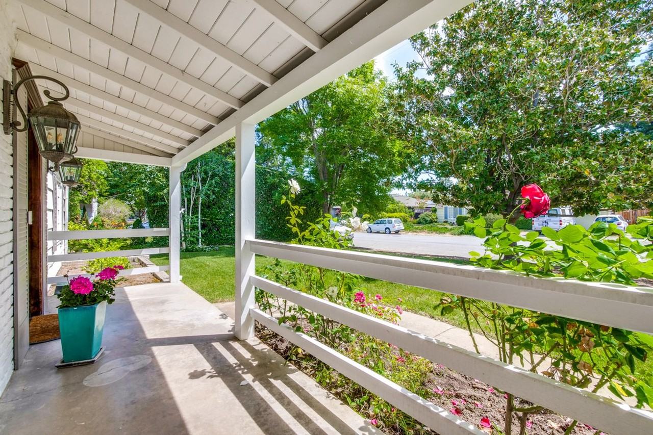 1704 Austin Ave - Photo 3 of 36