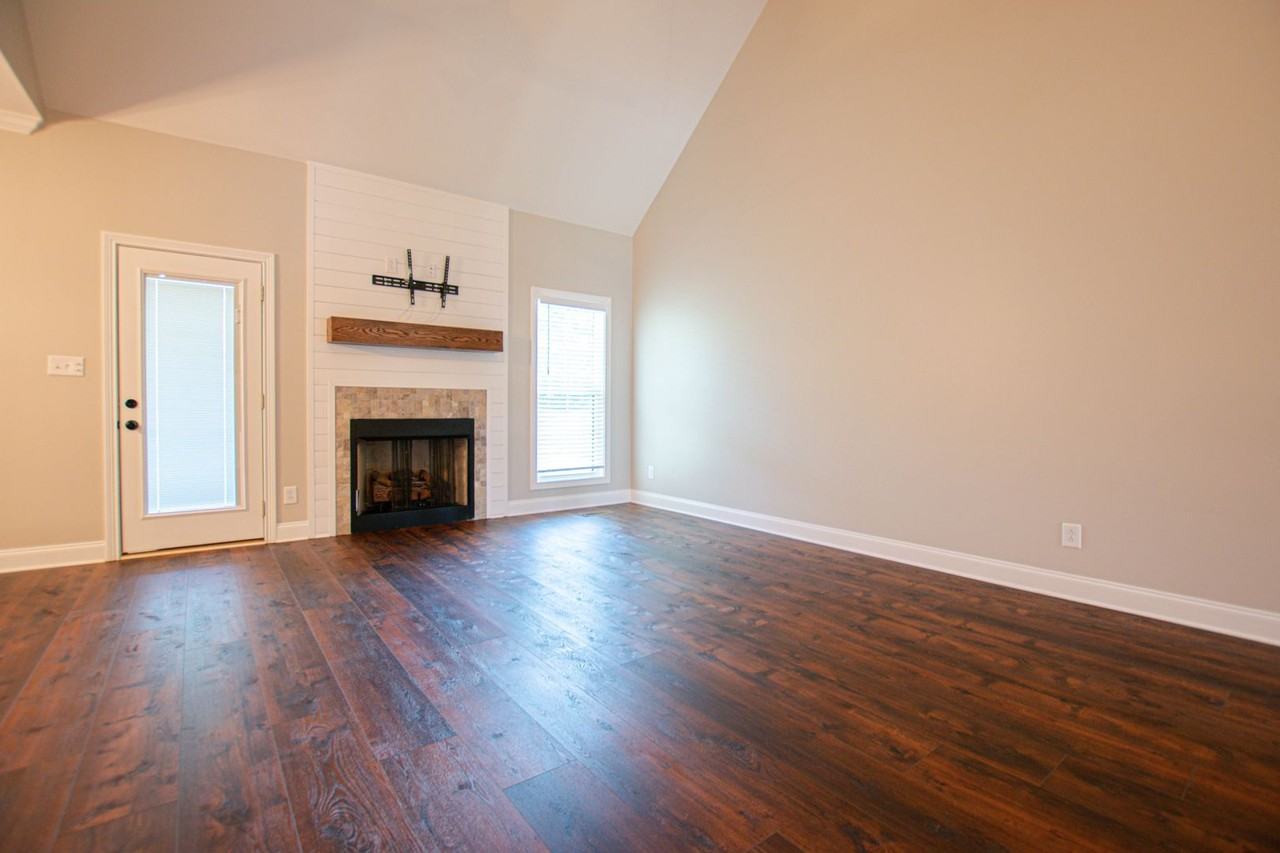 193 Sherlock Dr - Photo 3 of 26