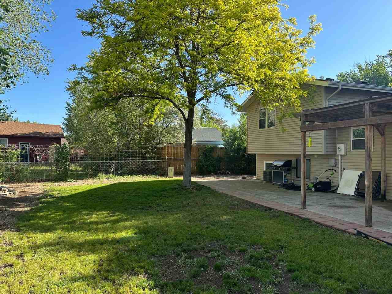 906 Woodbine Dr - Photo 2 of 14