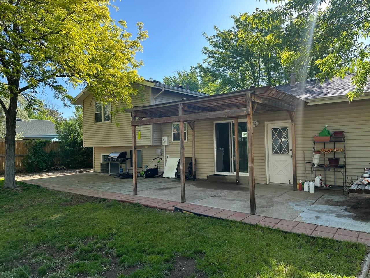 906 Woodbine Dr - Photo 3 of 14