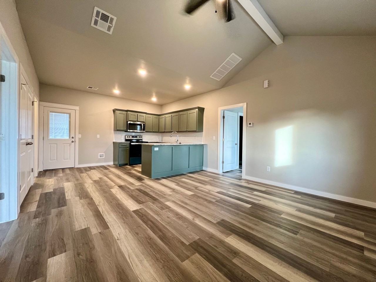 1128 W Iowa Ave - Photo 2 of 12