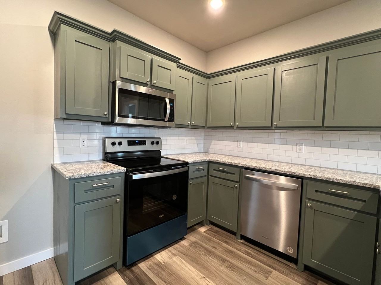 1128 W Iowa Ave - Photo 4 of 12