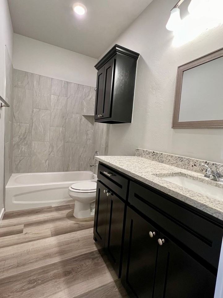 1128 W Iowa Ave - Photo 7 of 12