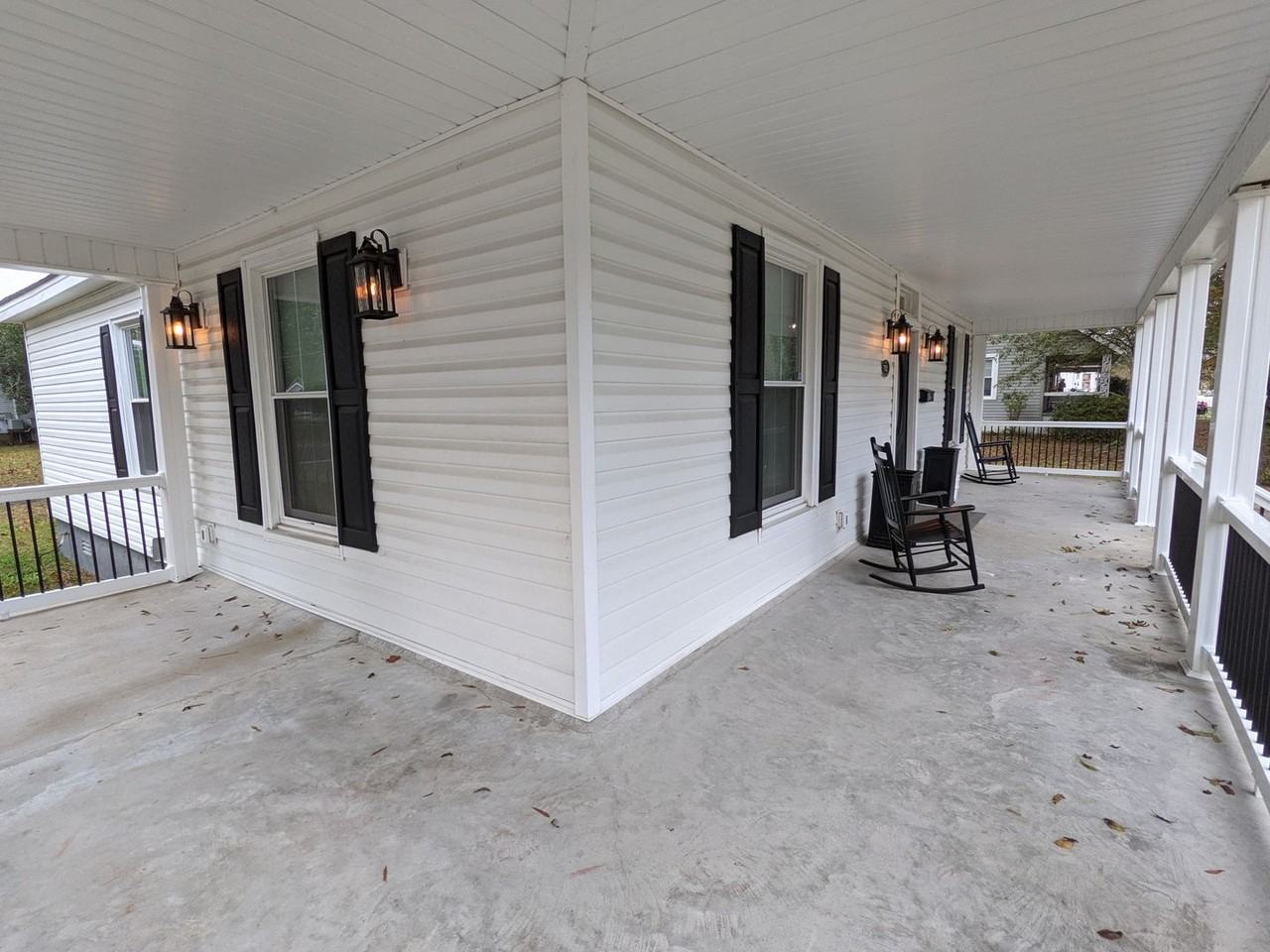 702 Charlotte St - Photo 2 of 17