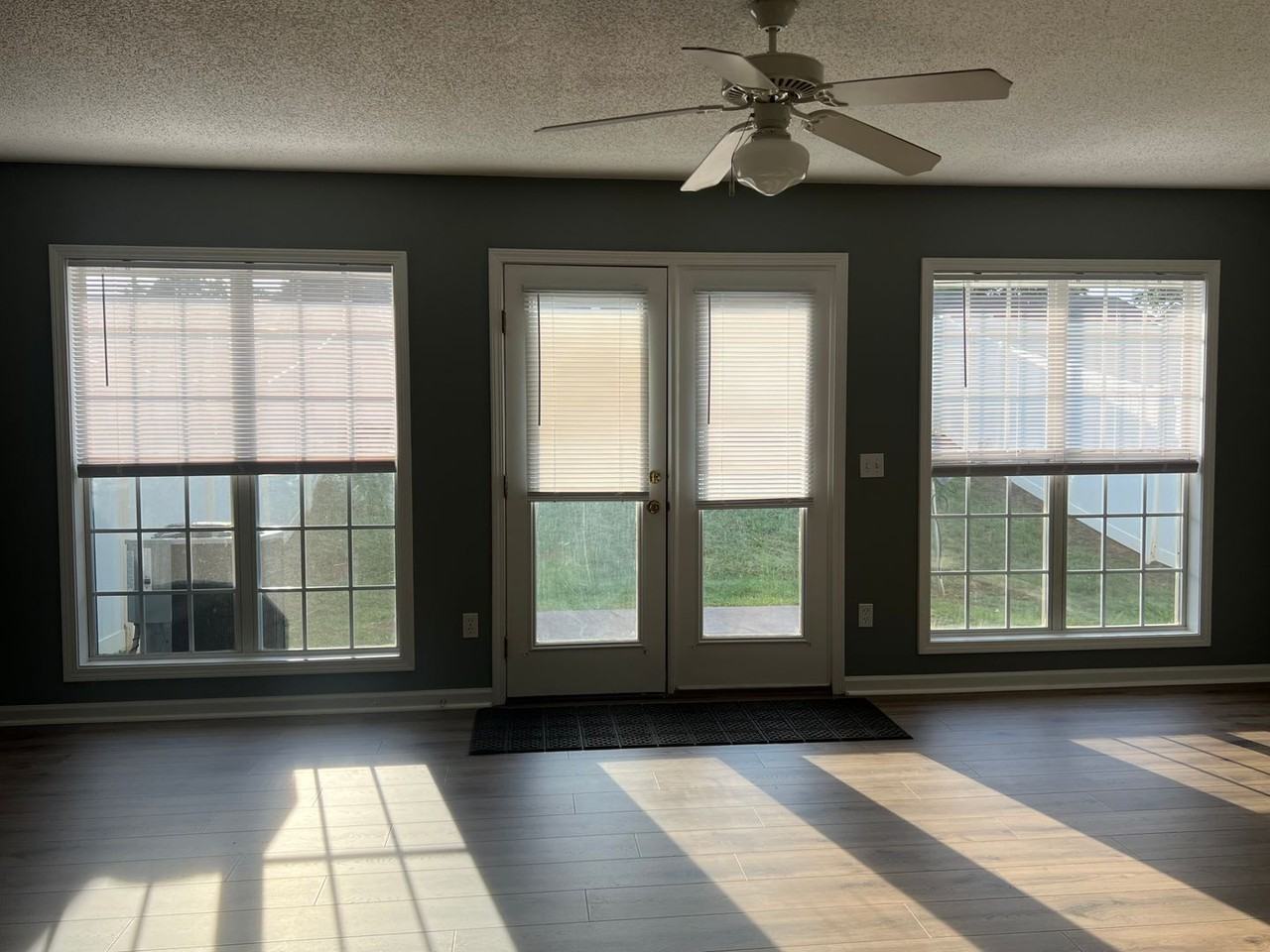 107 S Springview Dr - Photo 3 of 28