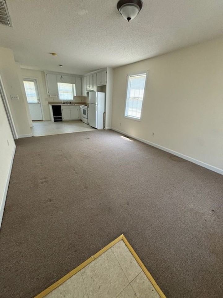 725B S Smith St - Photo 2 of 7