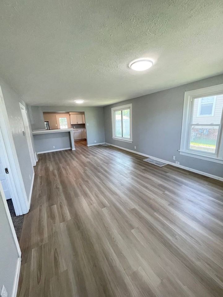 520 S Fairmount St - Photo 3 of 12