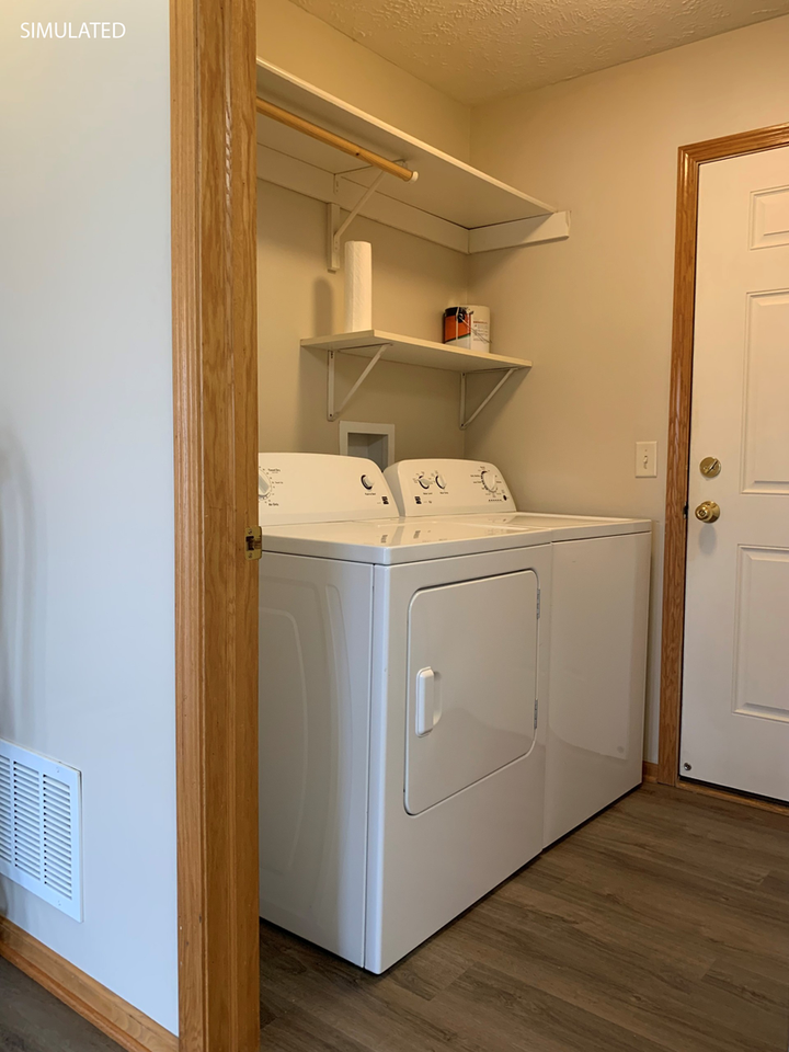 6843 S 89th St - Photo 7 of 17
