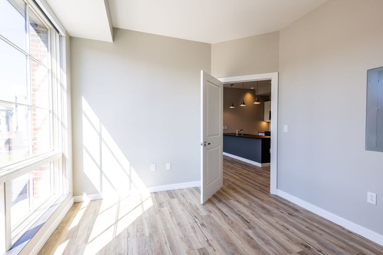 Peach and 5th West - Photo 5 of 26