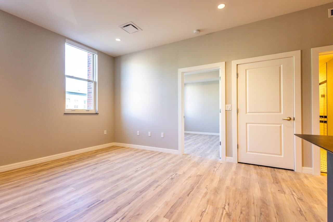 Peach and 5th West - Photo 2 of 23