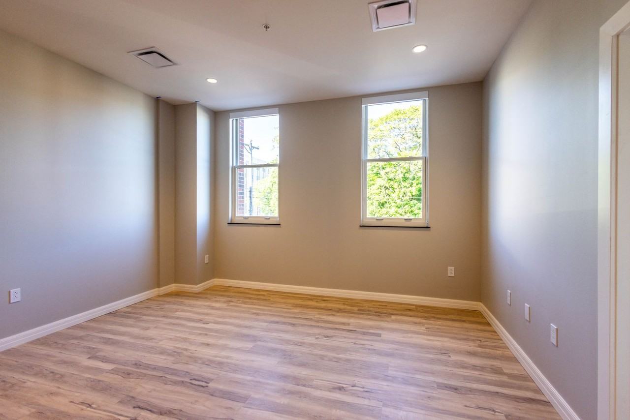 Peach and 5th West - Photo 3 of 23