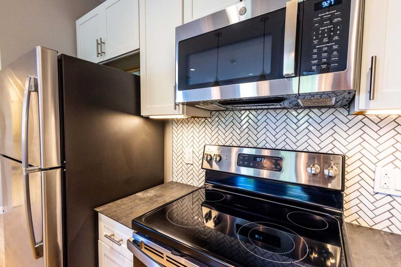 Peach and 5th West - Photo 4 of 23