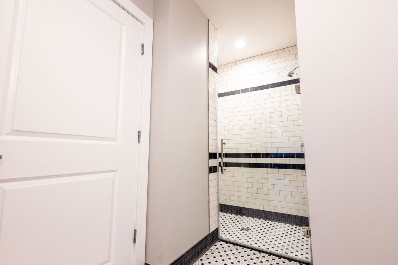 Peach and 5th West - Photo 6 of 23