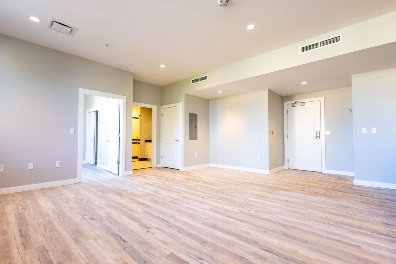 Peach and 5th West - Photo 2 of 16