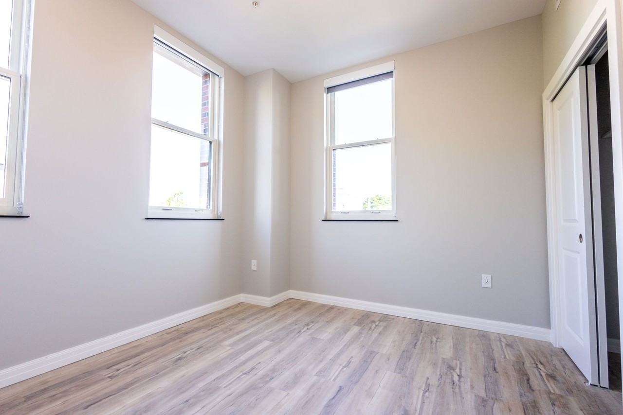 Peach and 5th West - Photo 3 of 16