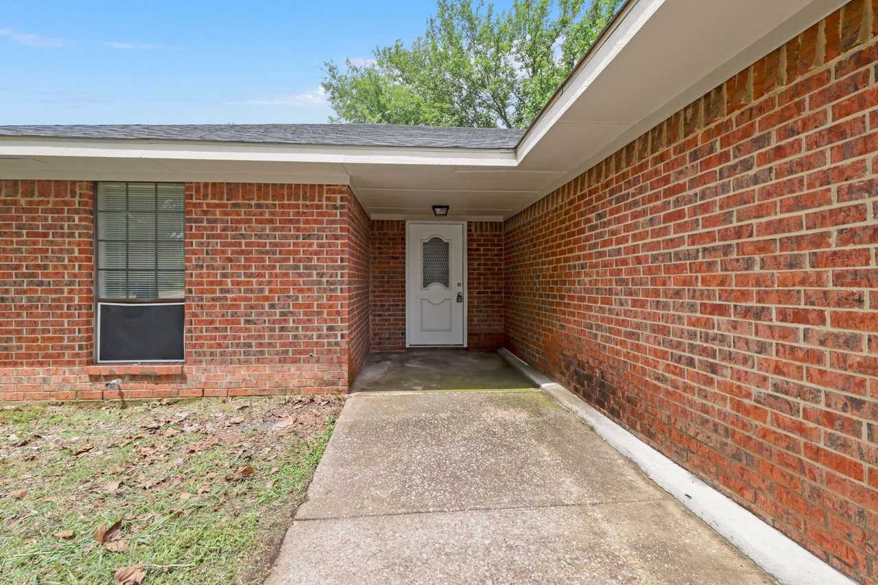 740 Prairie Creek Dr - Photo 2 of 16