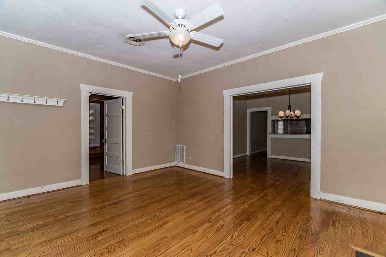 126 Normandy Ave - Photo 5 of 33