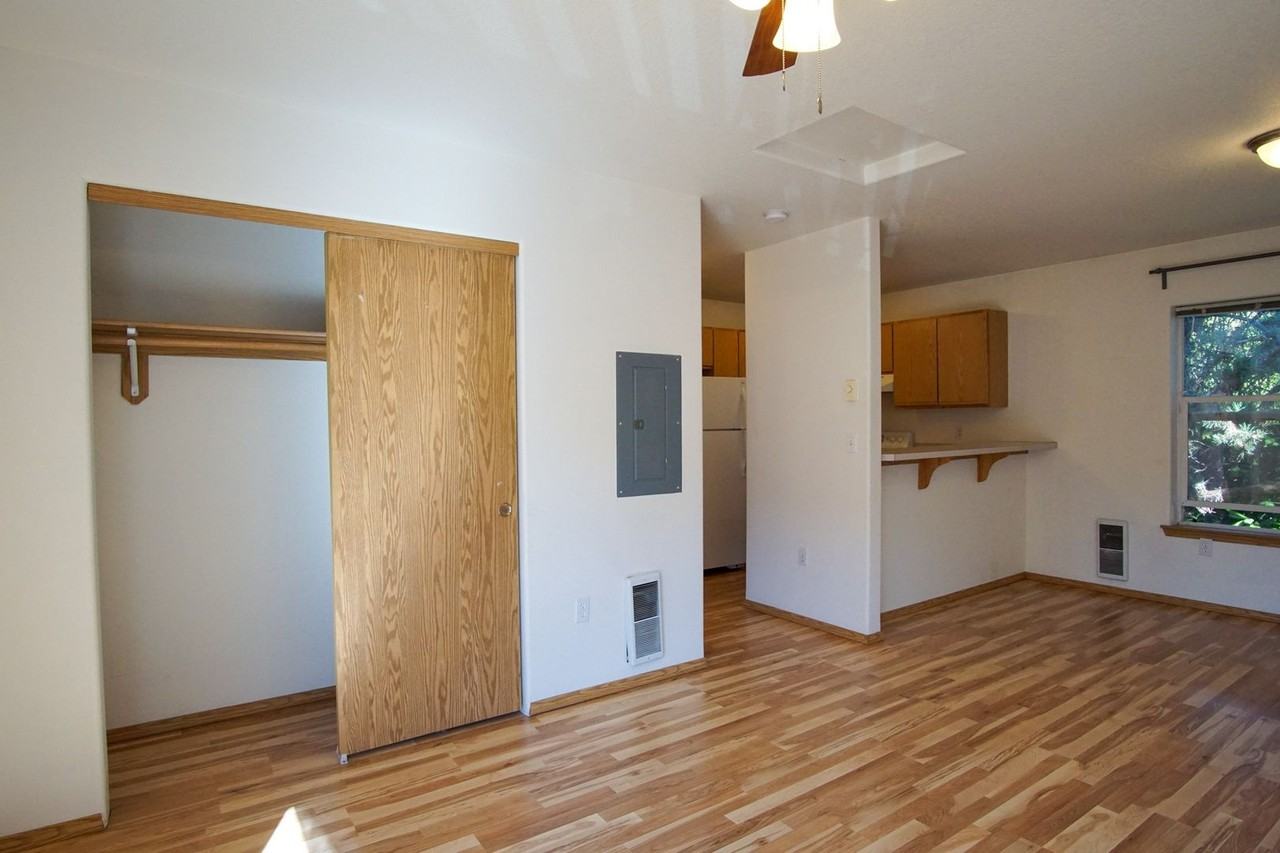 2891 Se Division St #2 - Photo 5 of 18