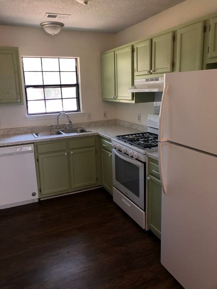 Ash Street (1032) - Photo 2 of 10