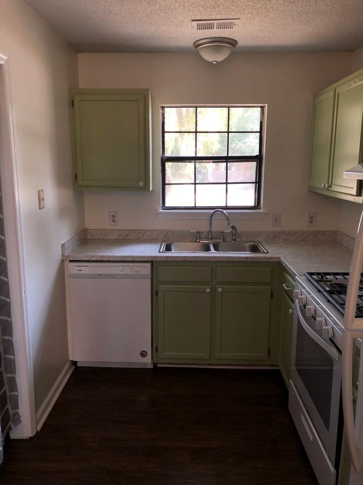 Ash Street (1032) - Photo 3 of 10