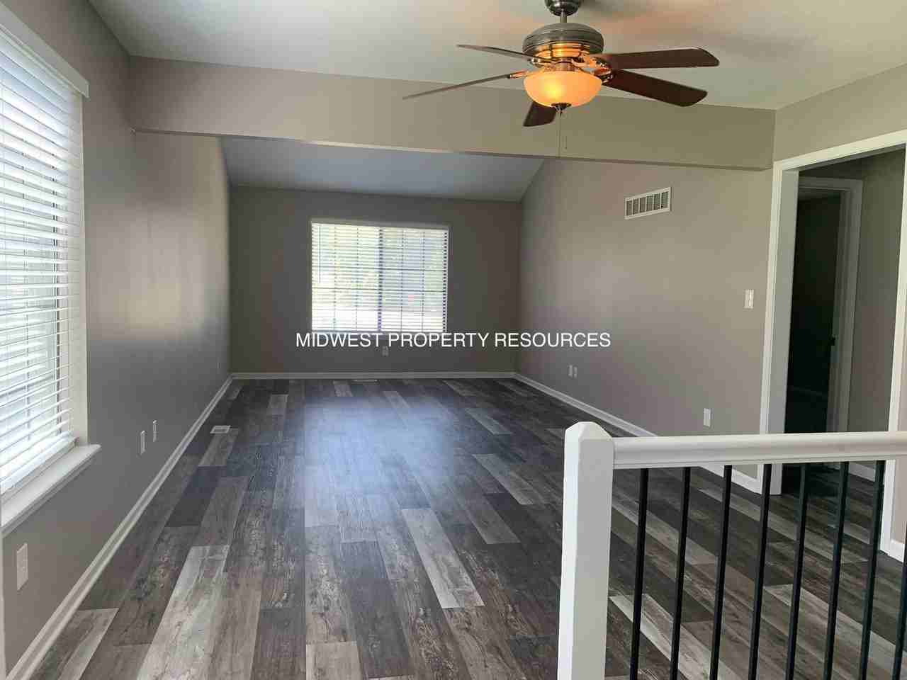 202 Nw Market Pl #B - Photo 4 of 21
