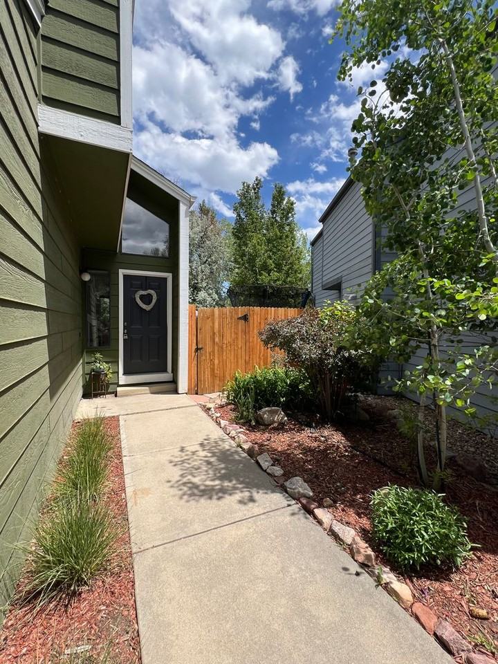 4072 Dawn Ct - Photo 3 of 25