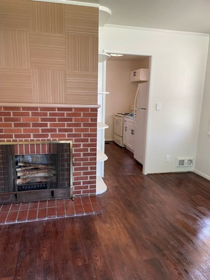 4620 N Parkway Ave - Photo 2 of 10