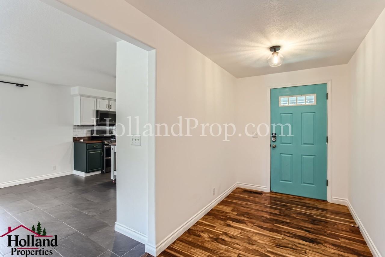 10849 Nw Glencoe Rd - Photo 4 of 27