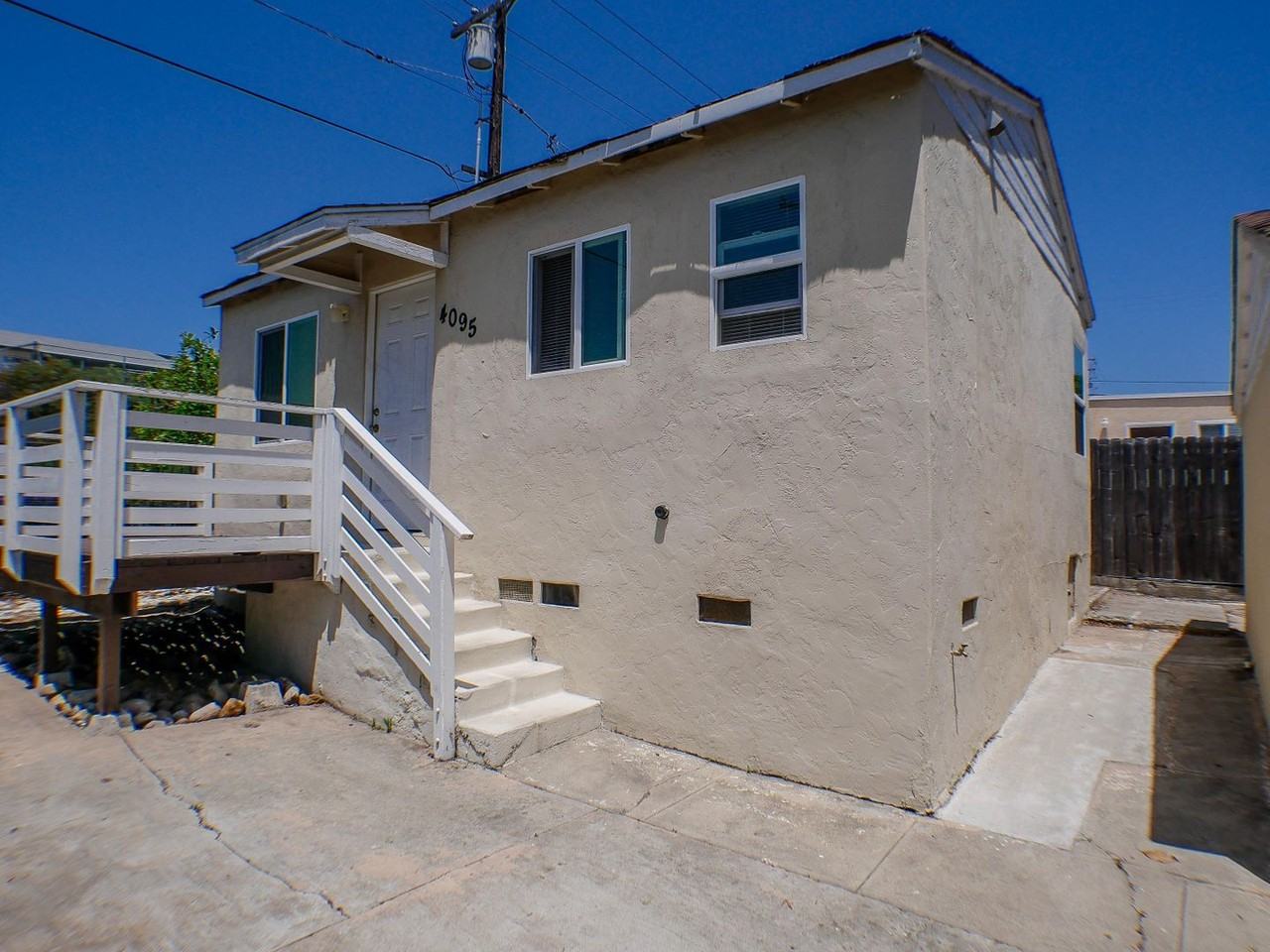 4095 Estrella Ave - Photo 3 of 30